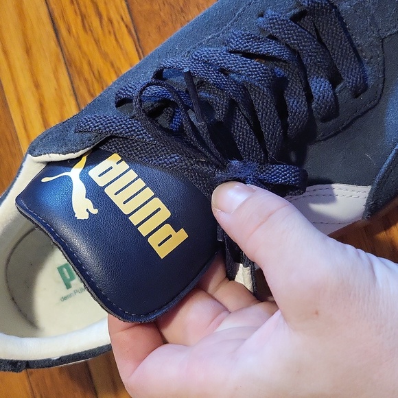 Men's 11 navy blue Puma Suede Shoes. White leather stripe. - Picture 5 of 7